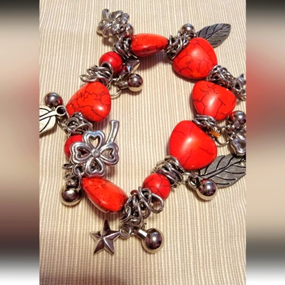 Red heart stretch bracelet